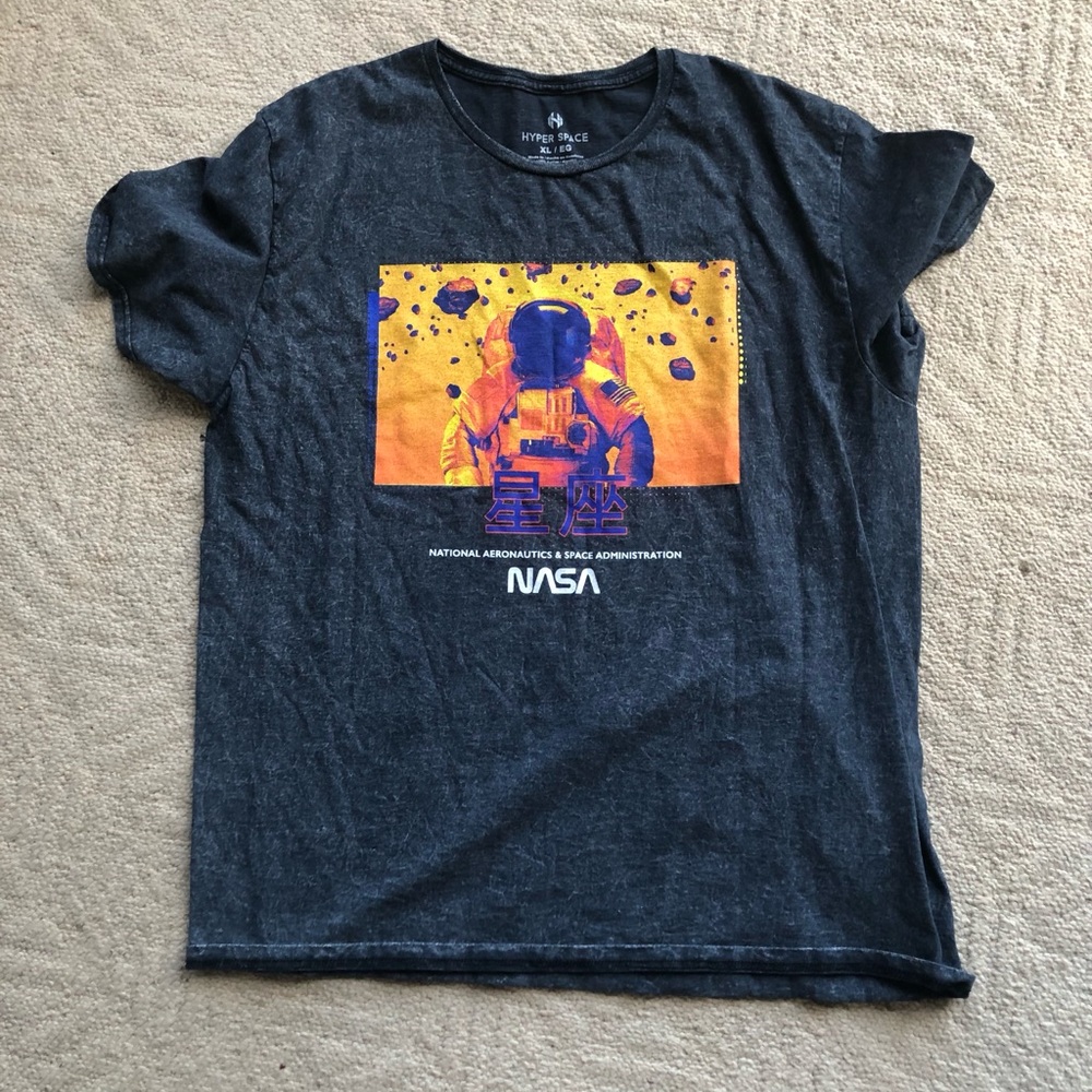 NWOT. Mens NASA tee. Never worn. Size XL.
